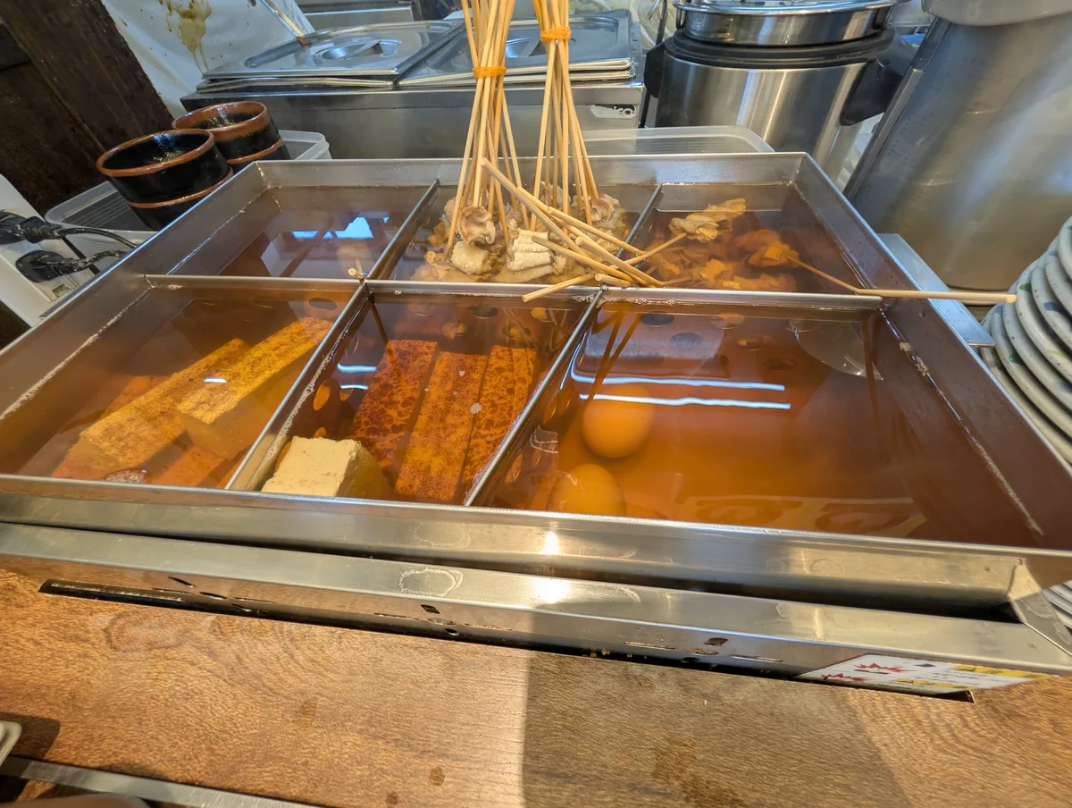 店内のおでんが並ぶコーナー