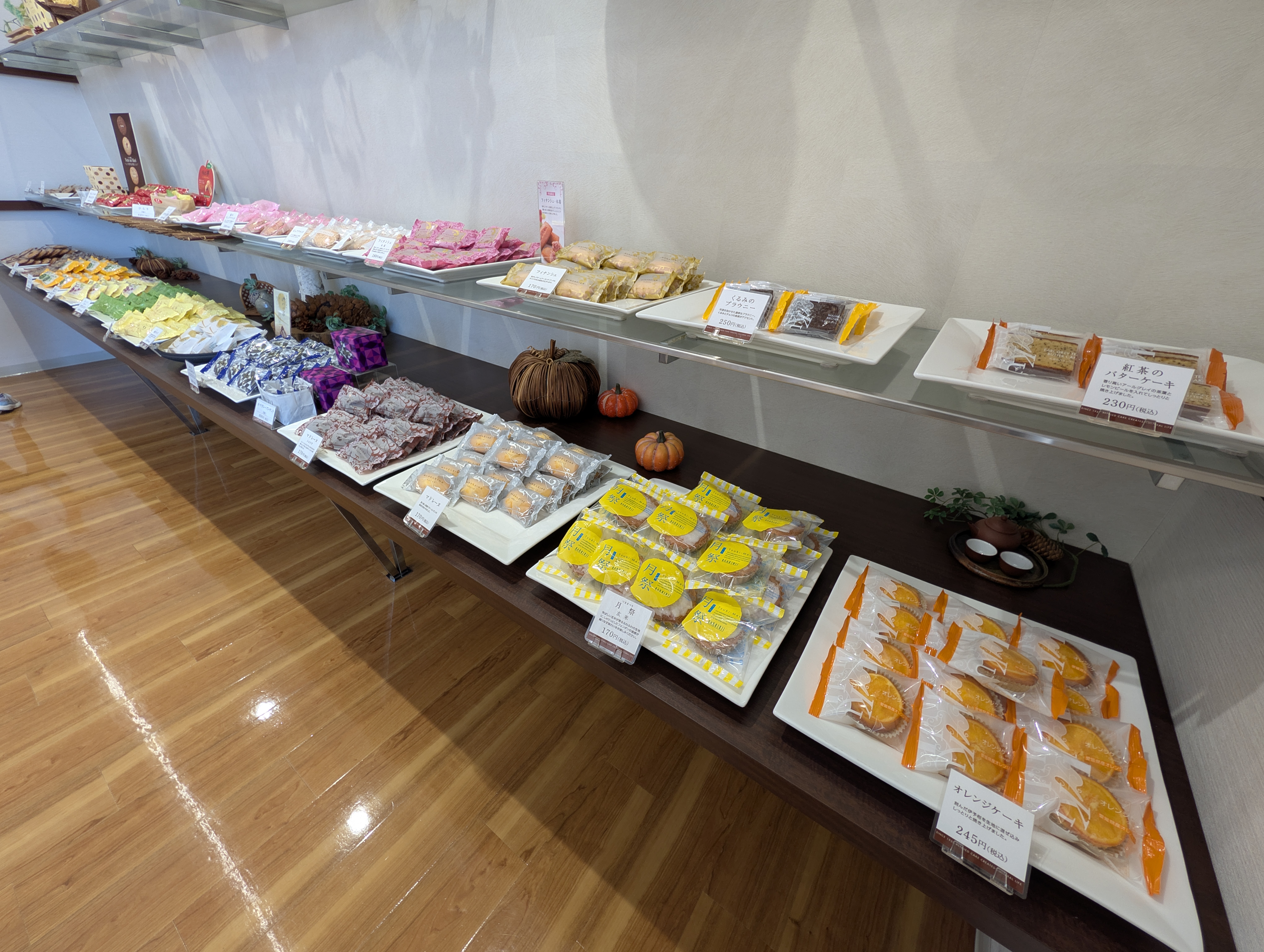 焼き菓子ディスプレイ全体