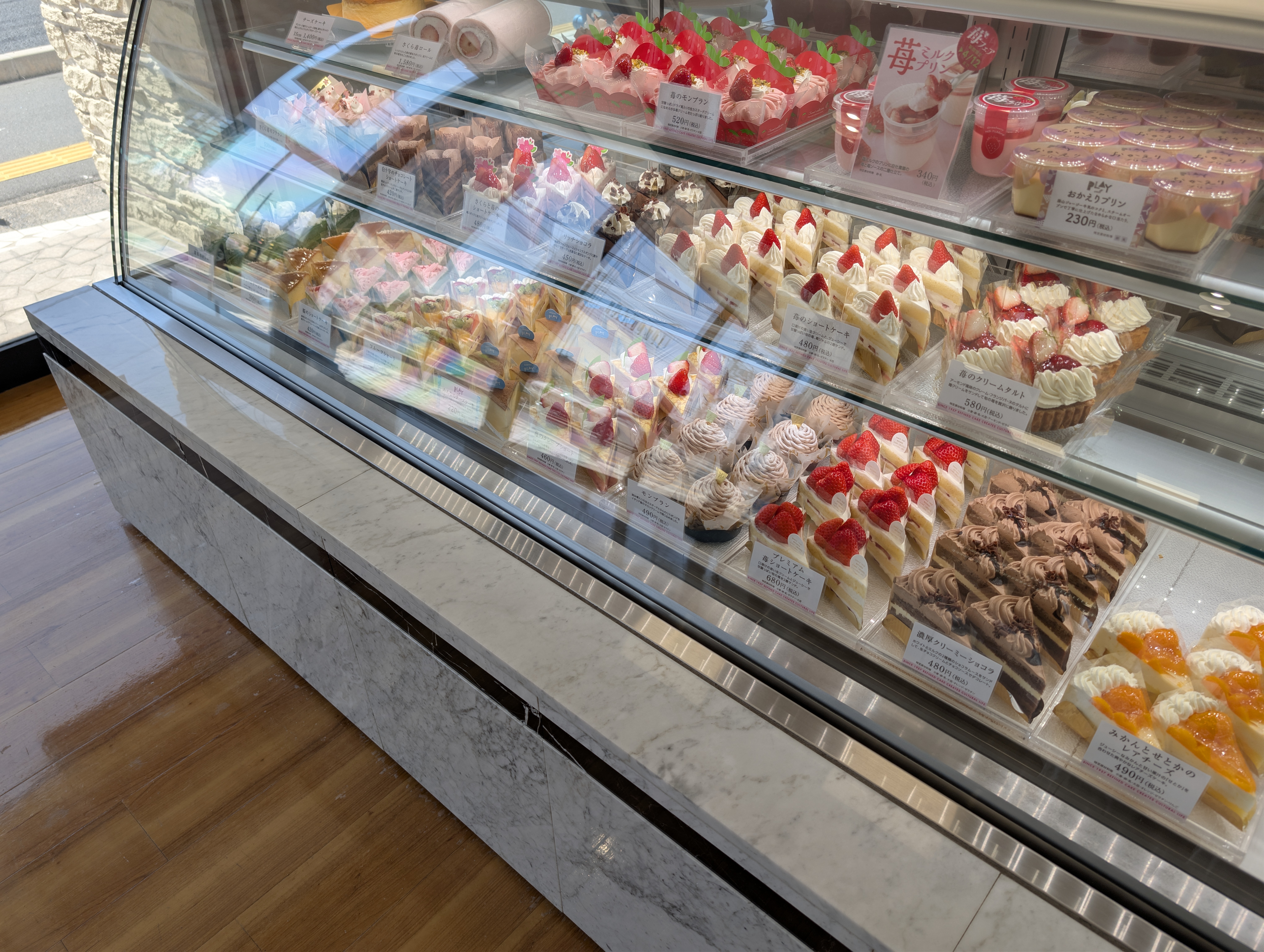 ケーキショーケース1