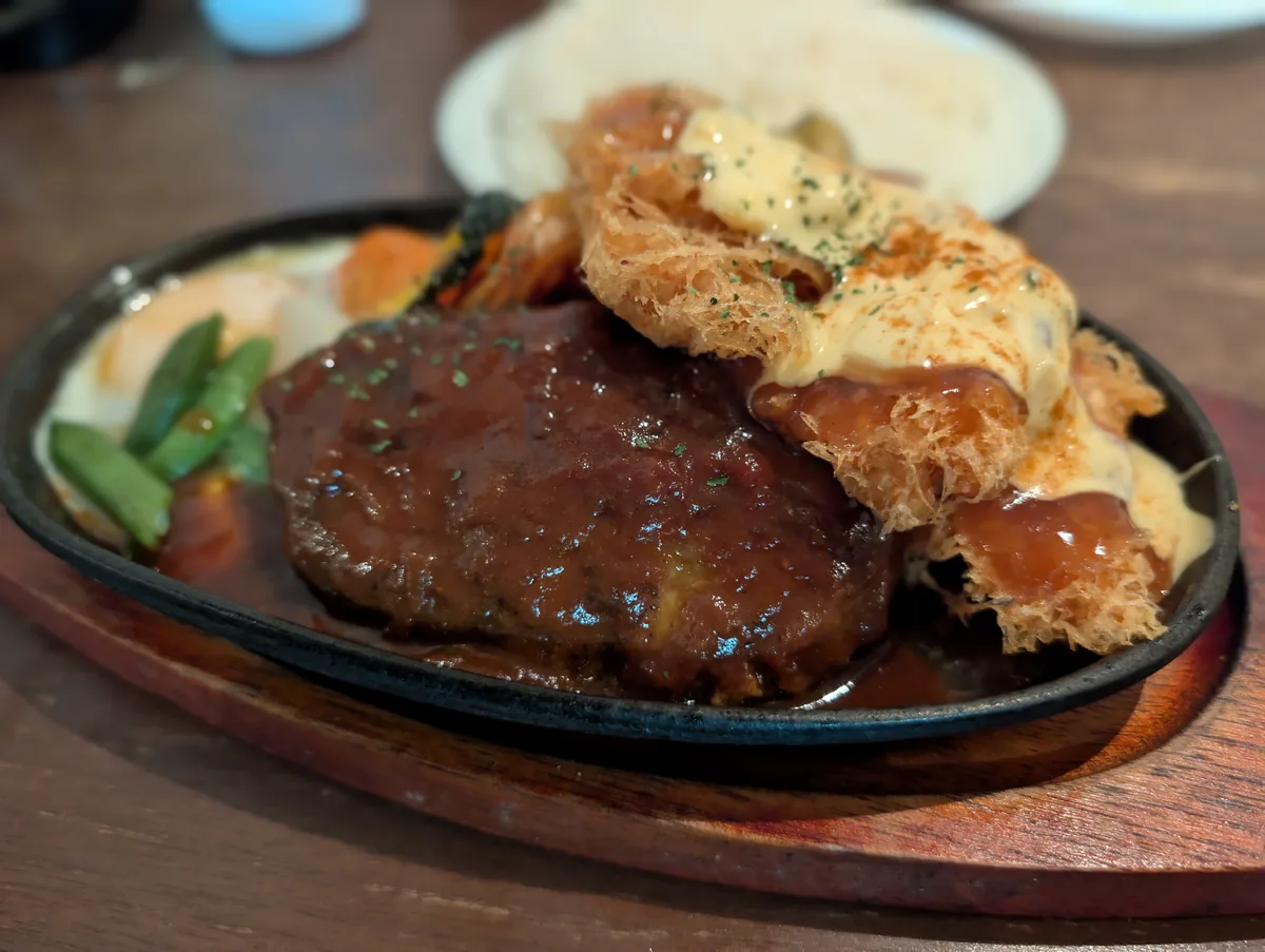ハンバーグ&チキン南蛮