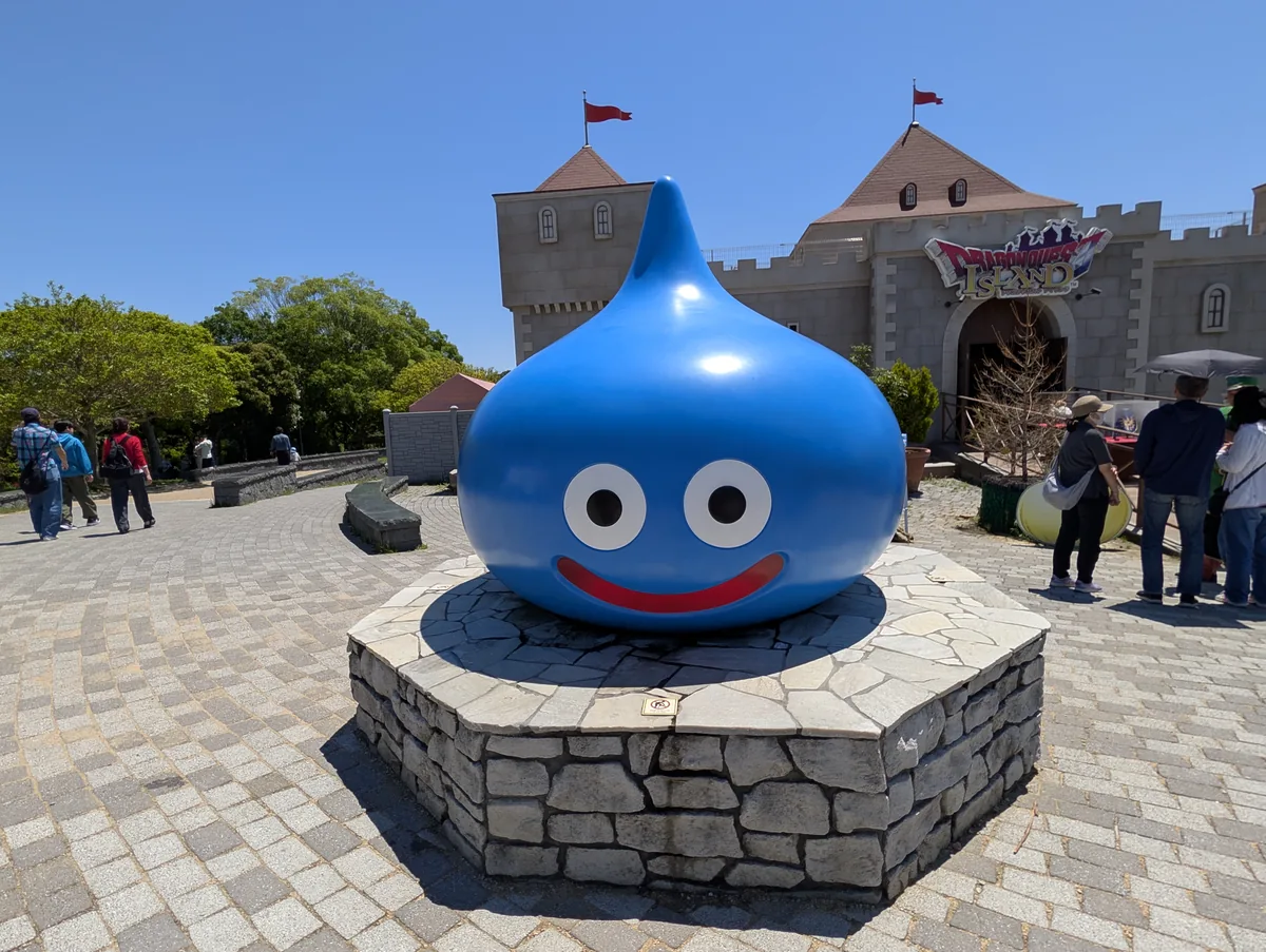 ドラゴンクエストアイランドの巨大スライム像