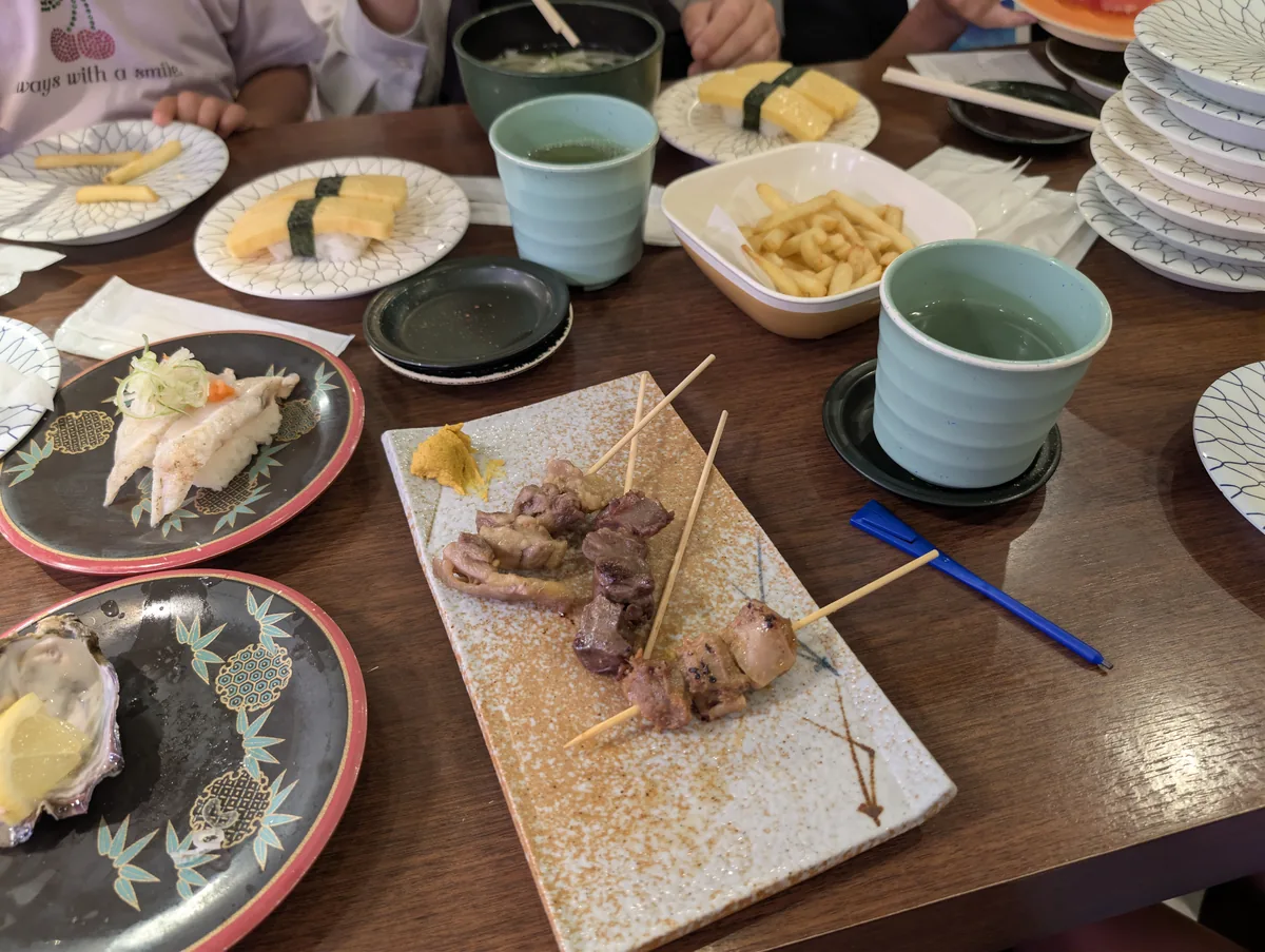 寿司みなとのテーブルいっぱいのお寿司