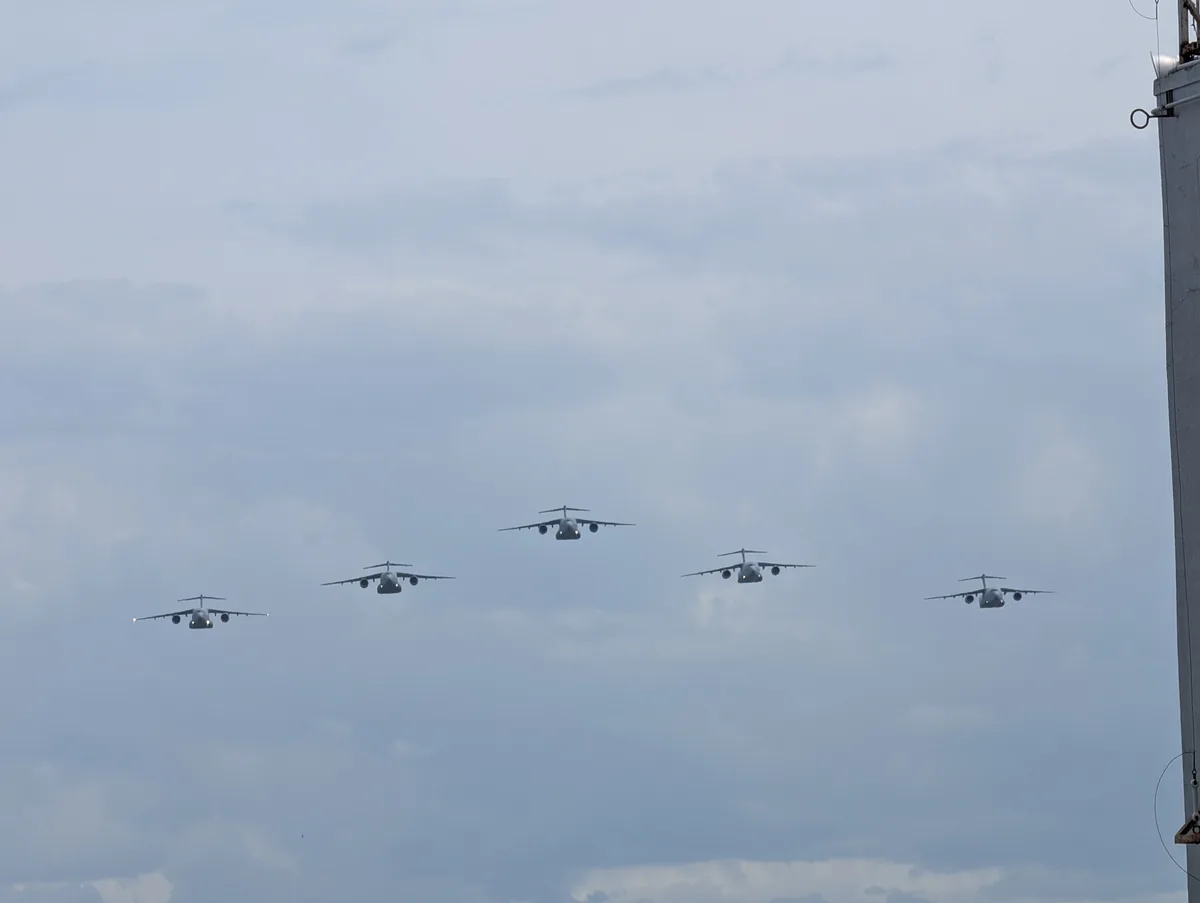 C-2の編隊飛行