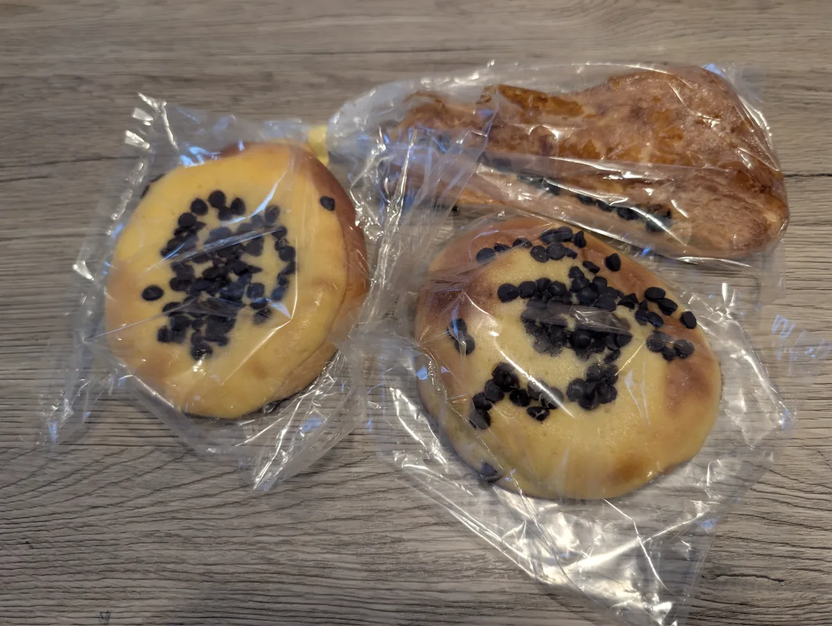 チョコチップパンと長めのパン