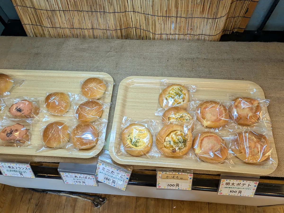 ミニあんぱんやかぼちゃパンのコーナー