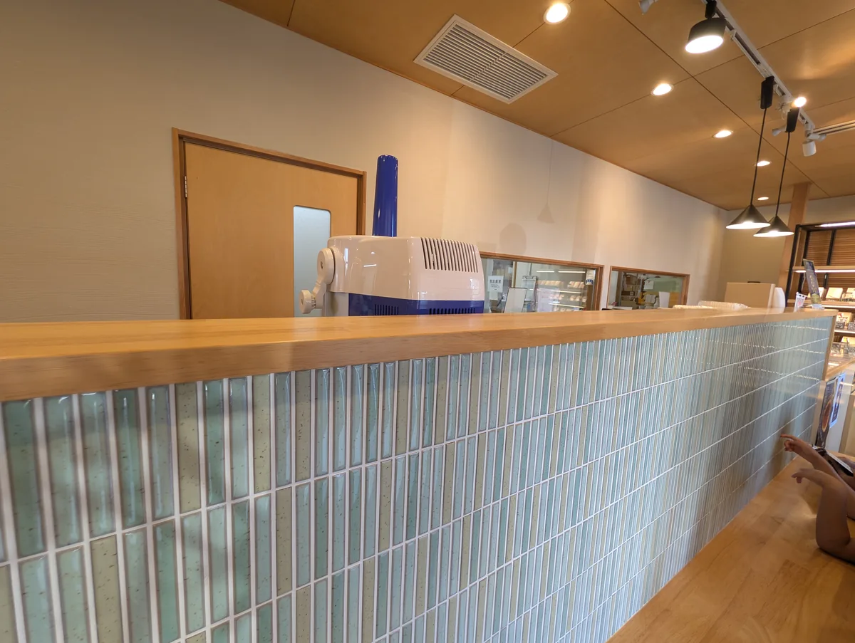 木目を基調にしたふくちゃの店内