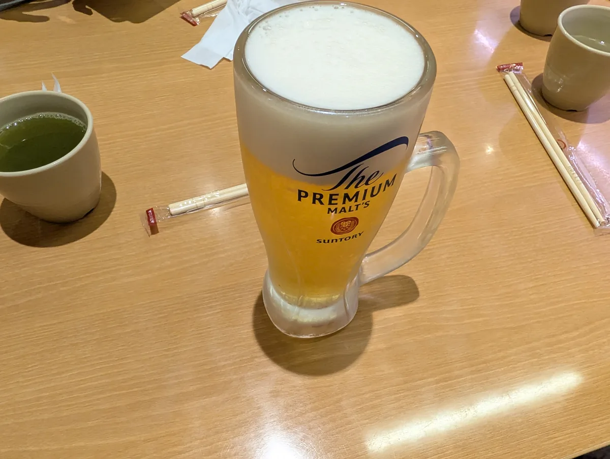 スシローで注文したプレミアムモルツの生ビールジョッキ